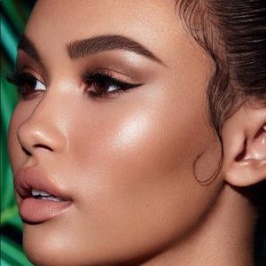 Anastasia Beverly Hills Bronzed Liquid Glow